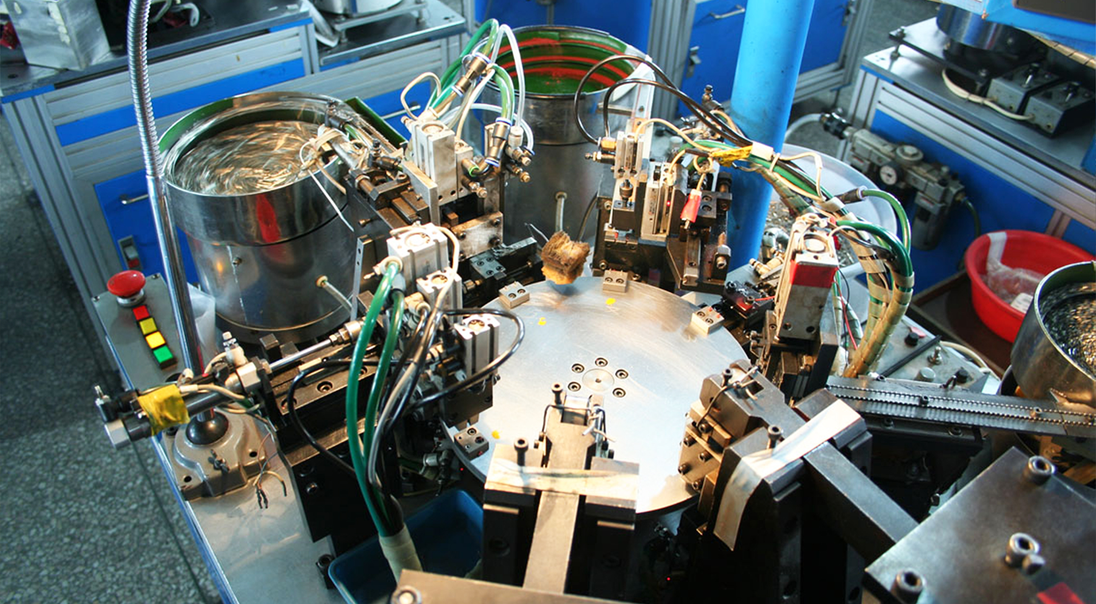 Automatic assembly equipment for valve core